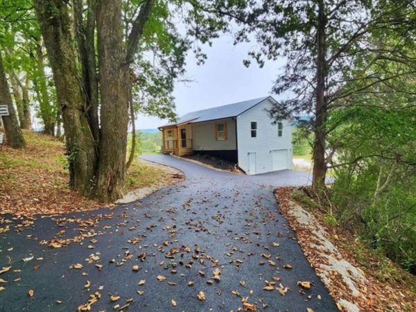 150 Hatmaker Ridge Rd, Jacksboro, TN 37757