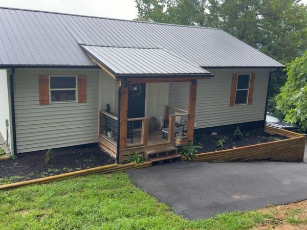 150 Hatmaker Ridge Rd, Jacksboro, TN 37757