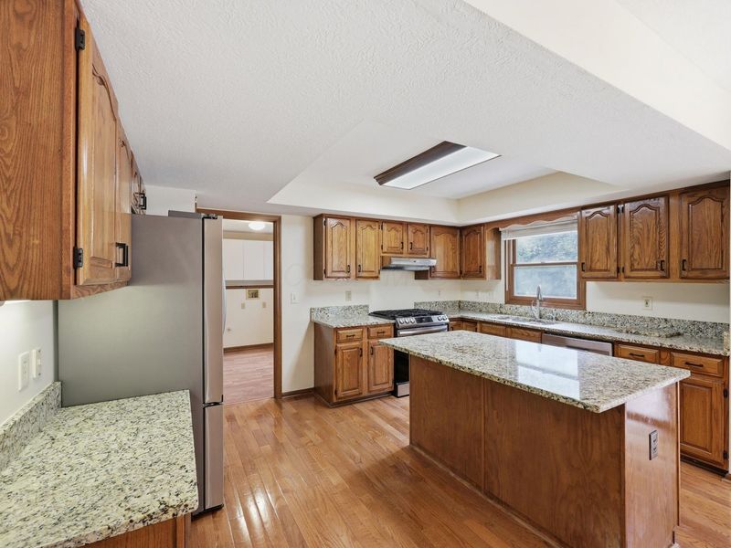 7666 Windwood Drive , Dublin, OH 43017 Photo 9