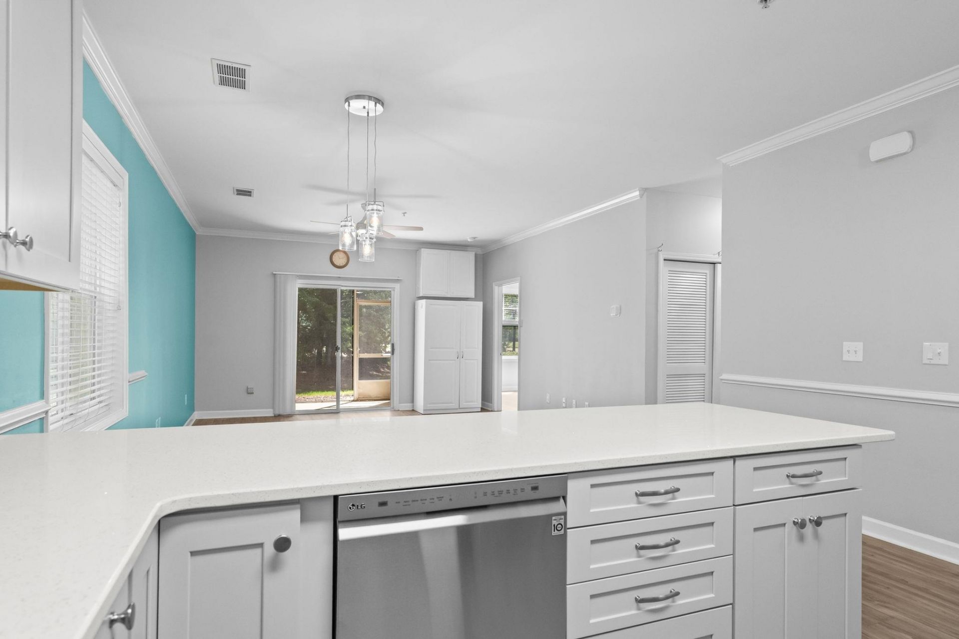 6253 Catalina Dr. Photo 10
