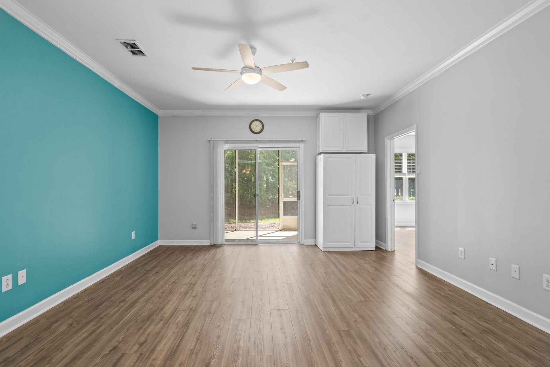 6253 Catalina Dr. Photo 8