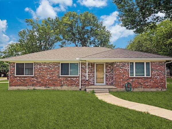 303 Barrett Drive, Justin, TX 76247