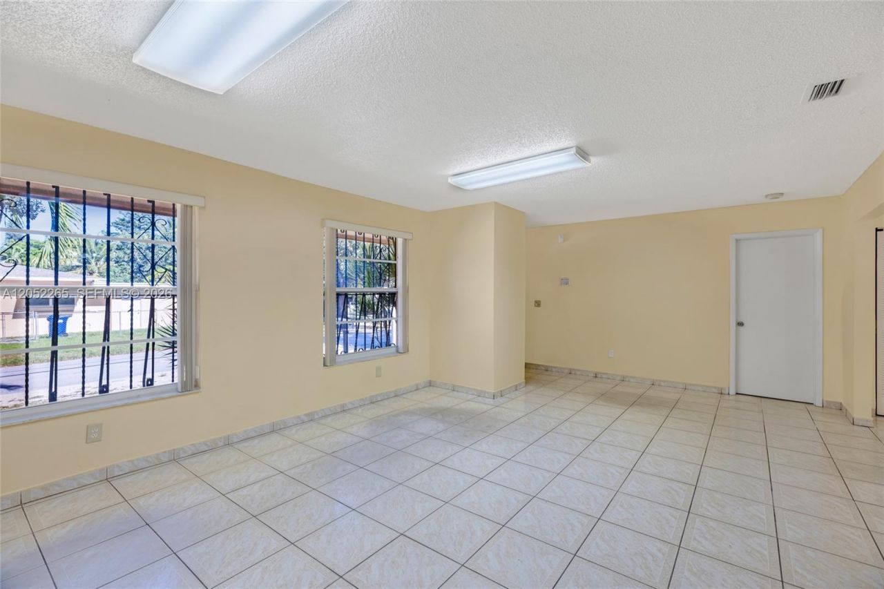 16420 NE 5th Ave , Unit 000, Miami, FL 33162 Photo