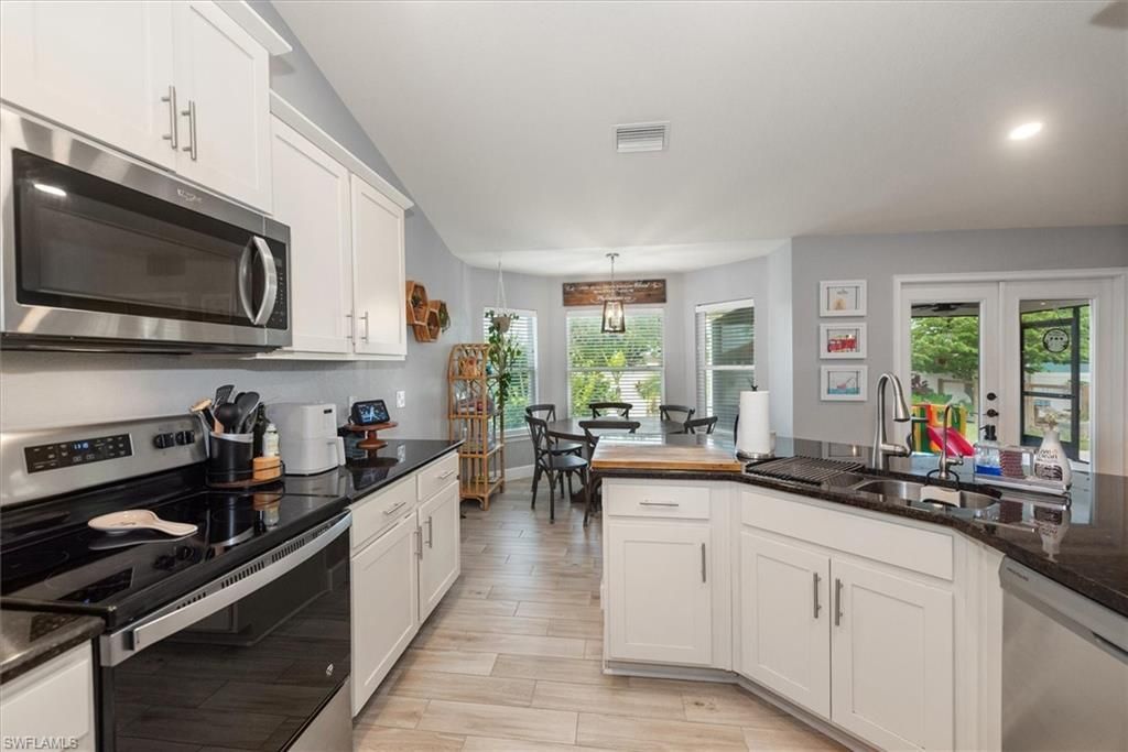 4008 NE 22nd Pl, Cape Coral, FL 33909 Photo