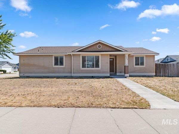1260 SW Rolling Hills Ave, Mountain Home, ID 83647