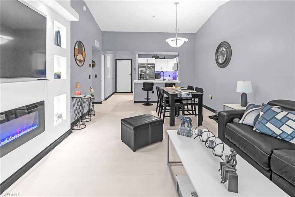 8274 Key Royal Cir, Unit 1033, Naples, FL 34119 Photo