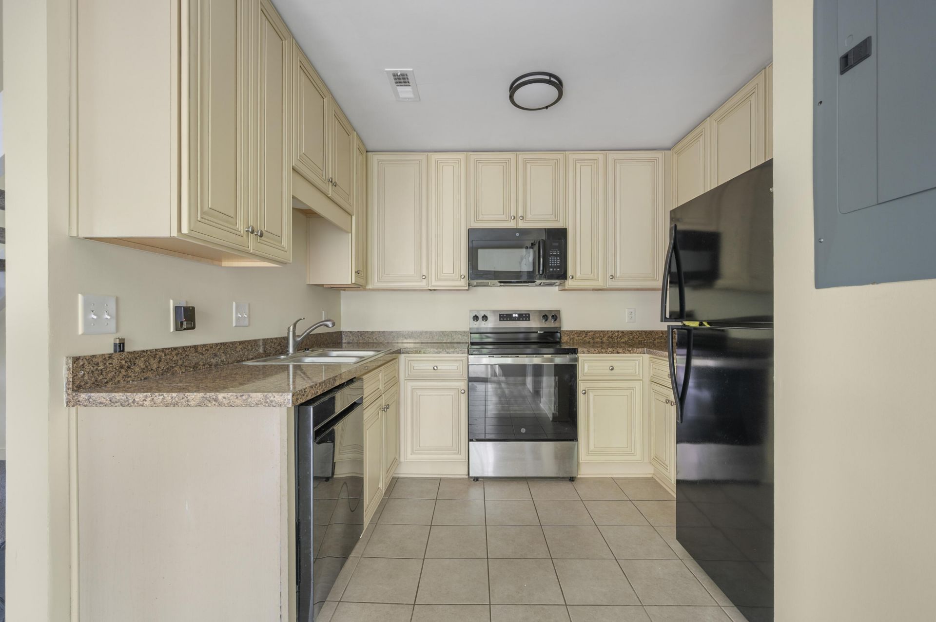 7955 Timbercreek Lane Photo 9