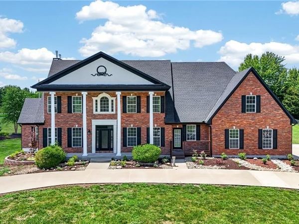 20 SE Meadowbrook Drive, Lee's Summit, MO 64082