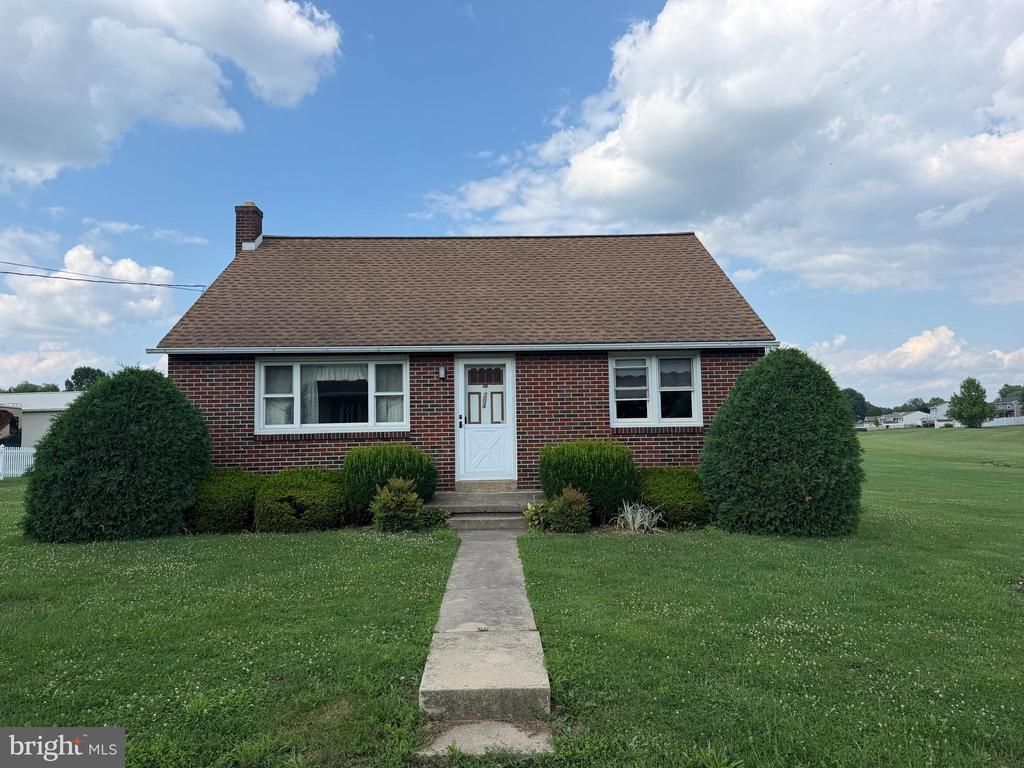 204 S SHERIDAN ROAD , NEWMANSTOWN, PA 17073