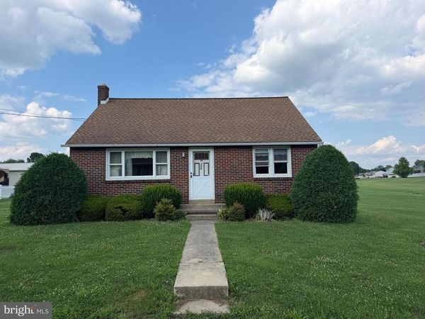 204 S SHERIDAN ROAD , NEWMANSTOWN, PA 17073