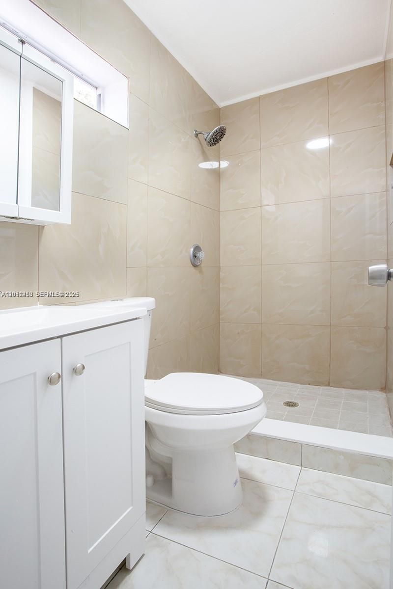 2731 NW 100th St , Unit B, Miami, FL 33147 Photo