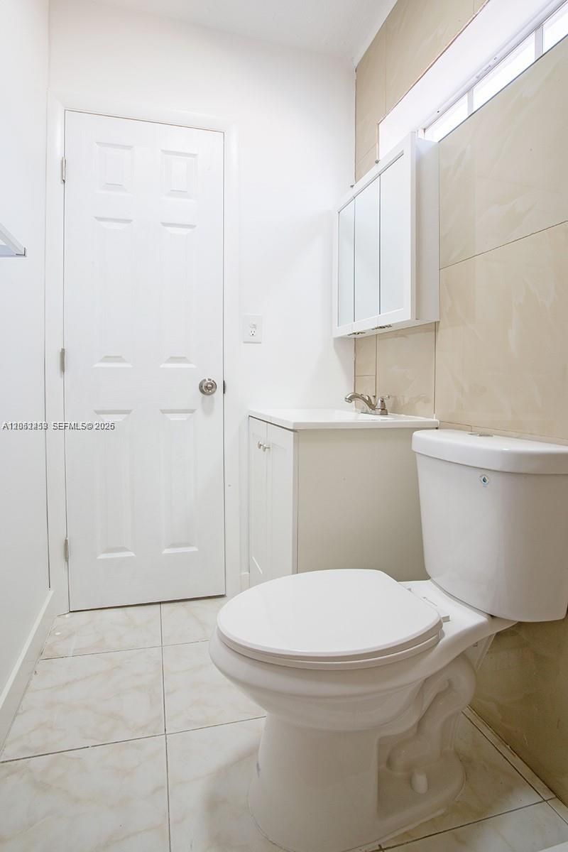 2731 NW 100th St , Unit B, Miami, FL 33147 Photo