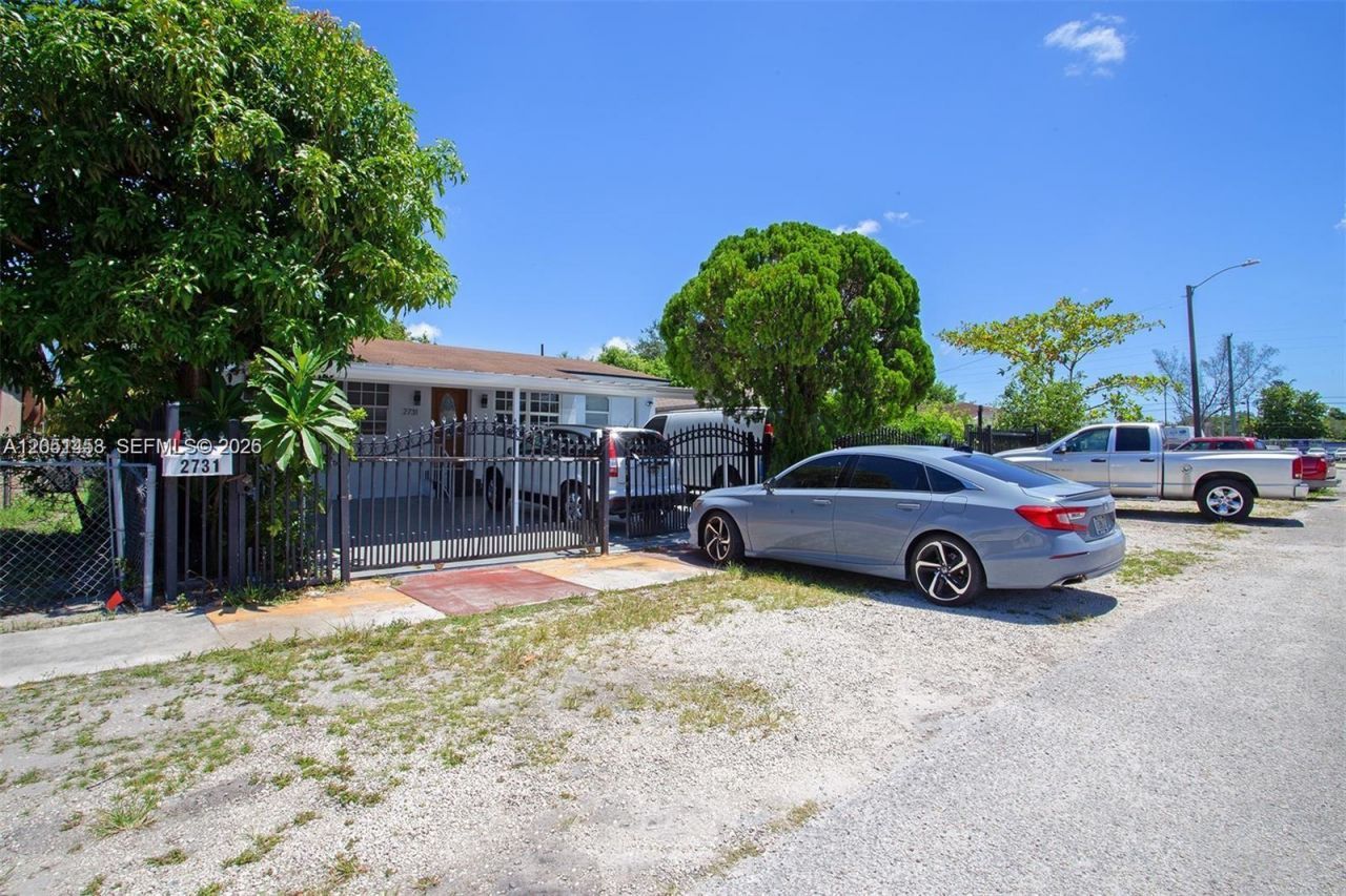 2731 NW 100th St , Unit B, Miami, FL 33147 Photo