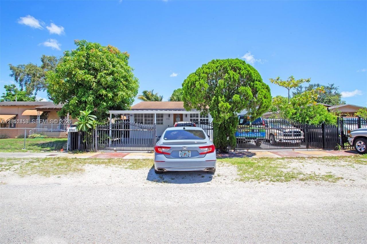 2731 NW 100th St , Unit B, Miami, FL 33147 Photo