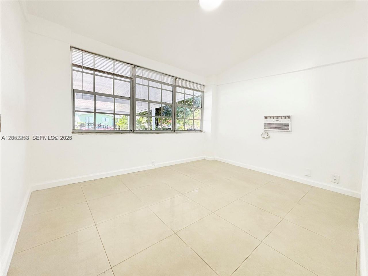 2731 NW 100th St , Unit B, Miami, FL 33147 Photo