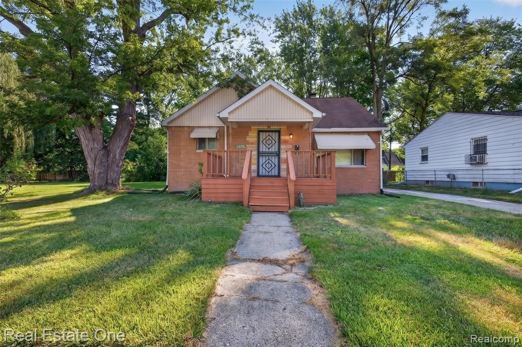 2820 Winona Street, Flint, MI 48504 Main Photo