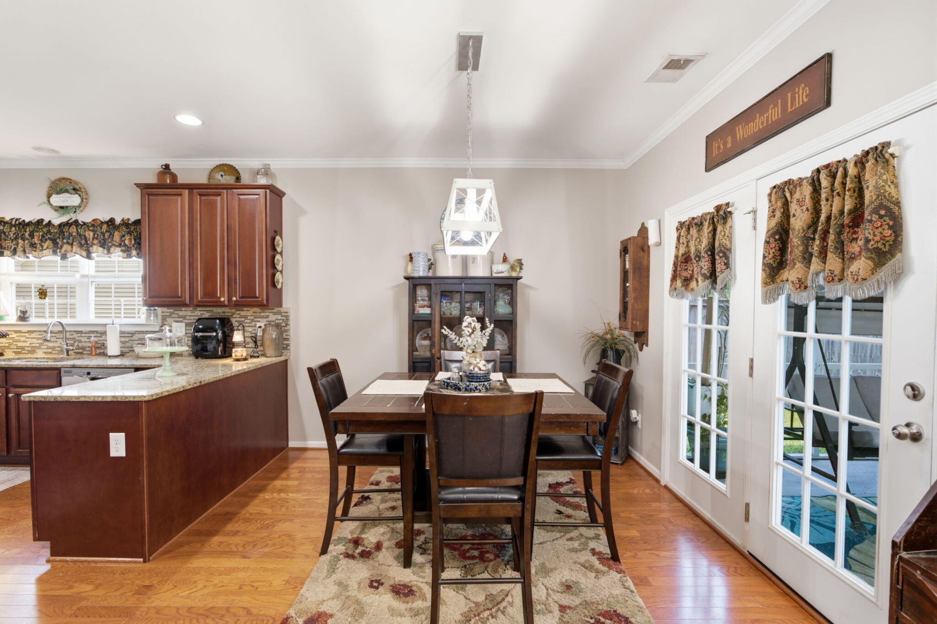 128 Charlesfort Way Photo 18