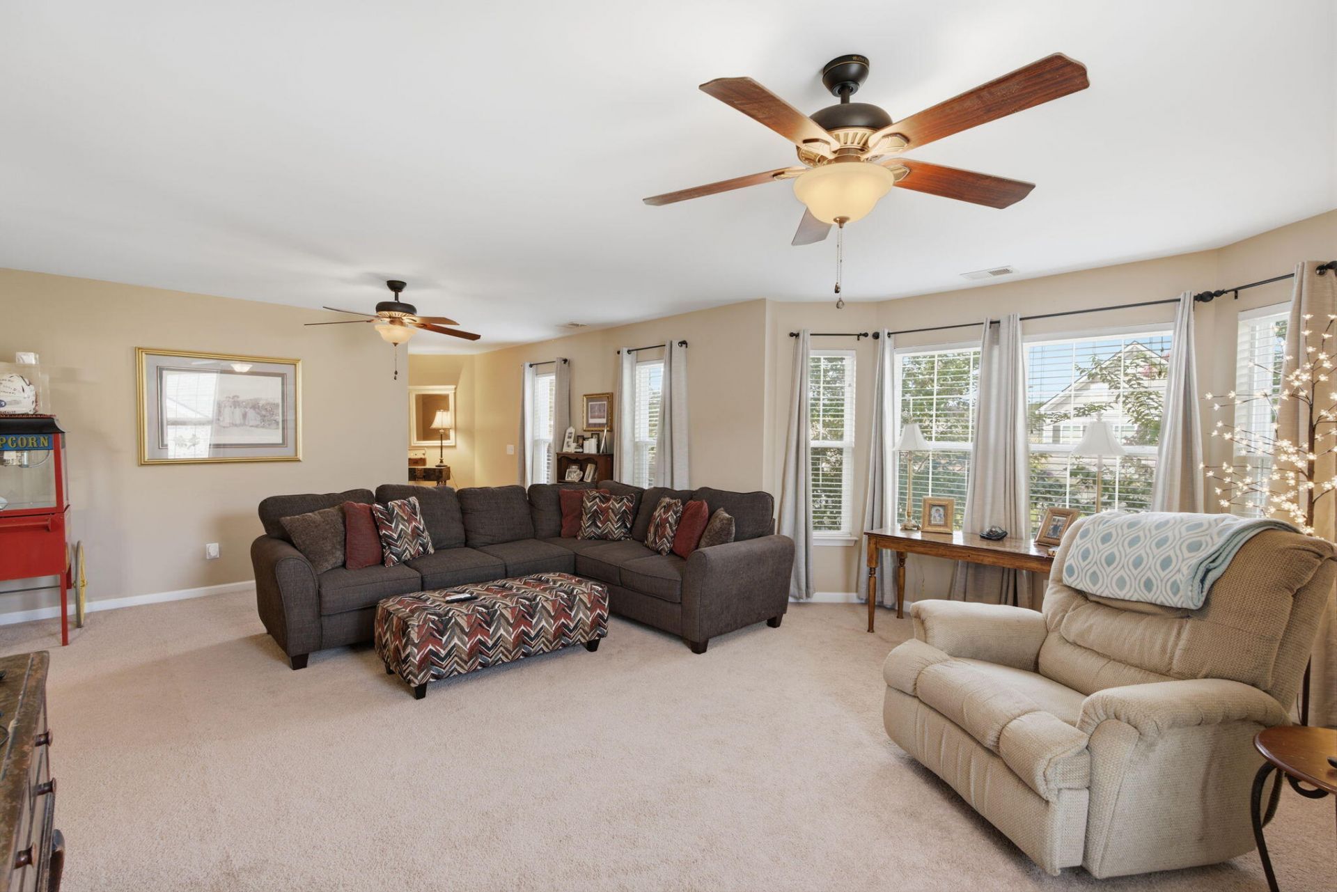 128 Charlesfort Way Photo 32