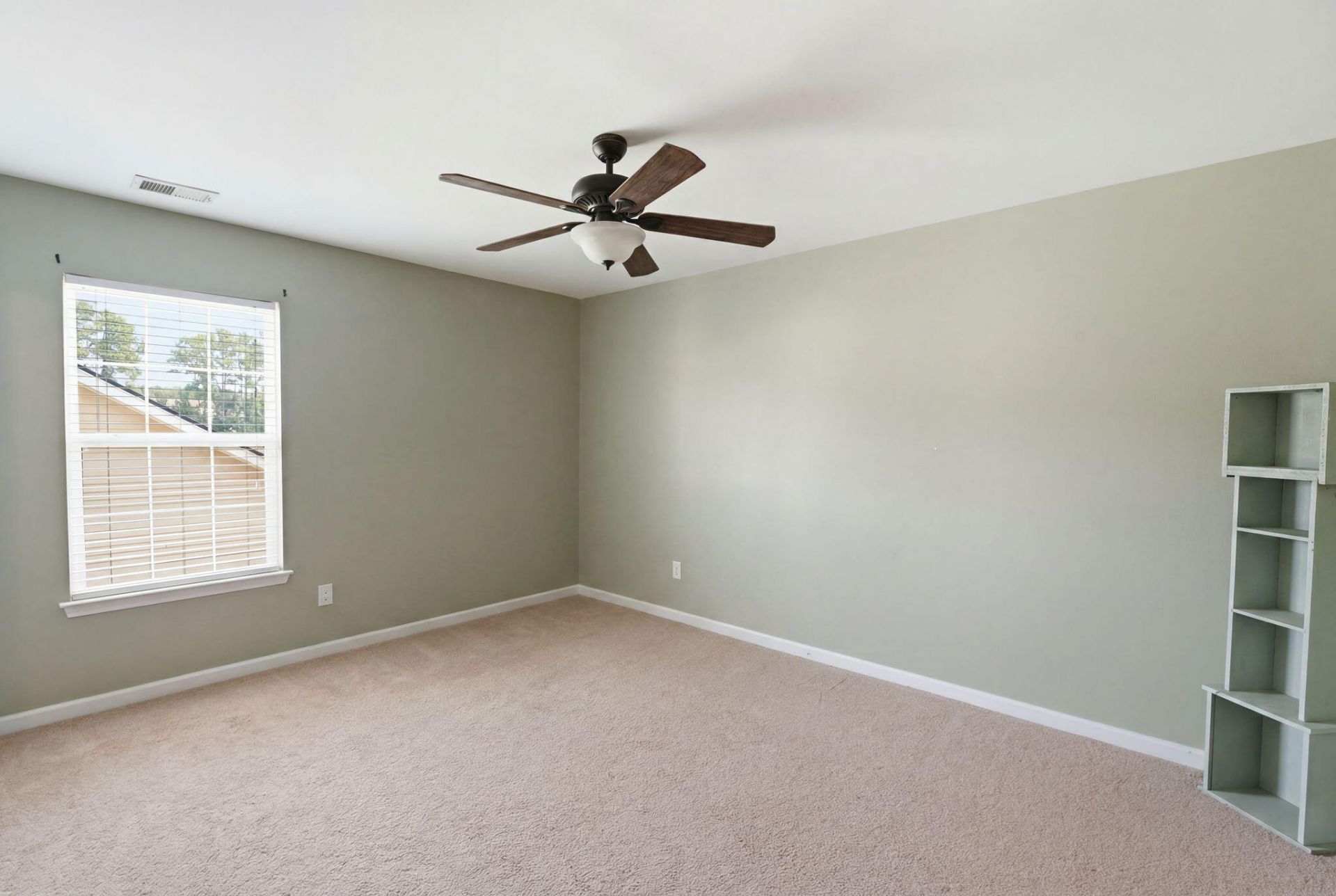 128 Charlesfort Way Photo 34