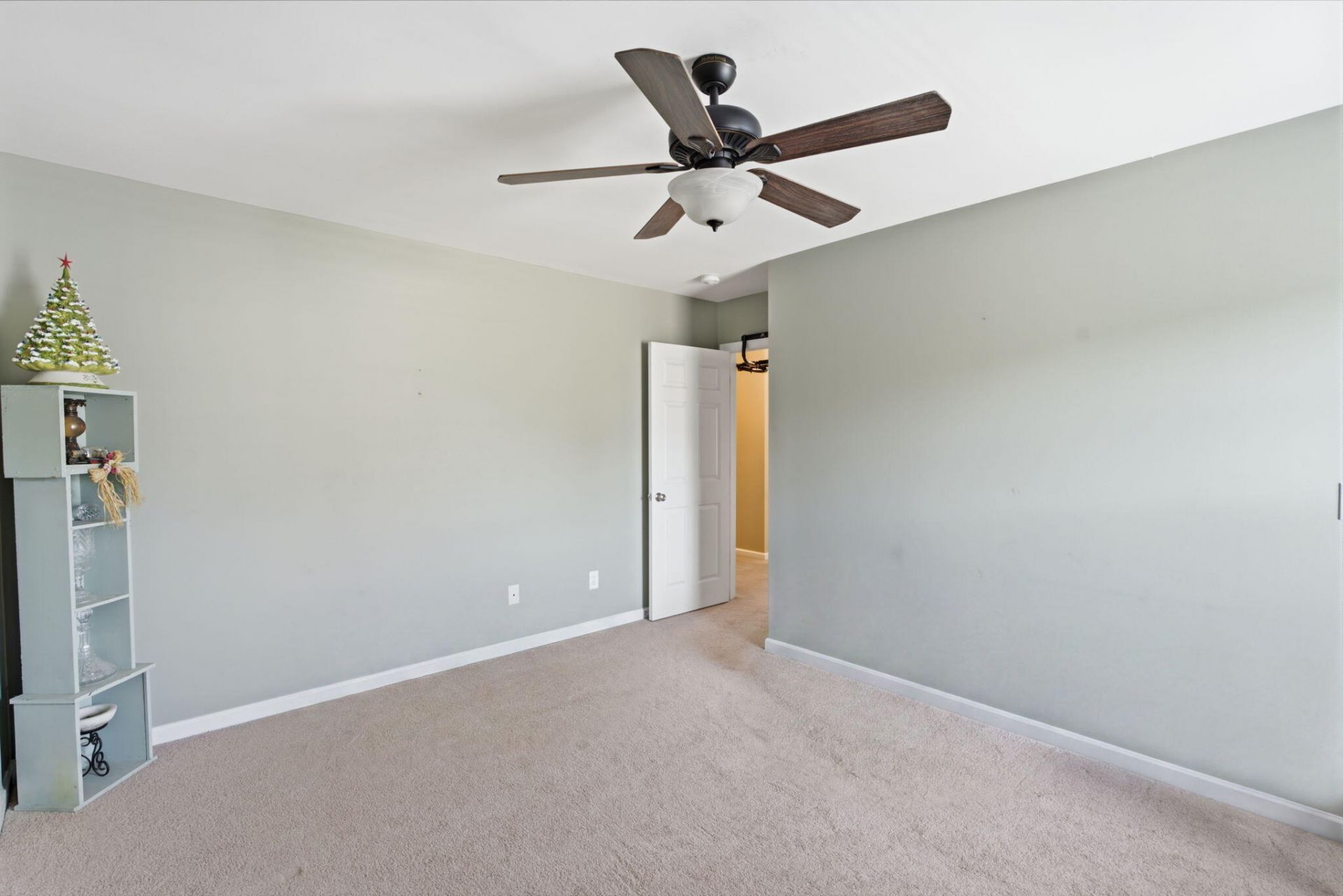 128 Charlesfort Way Photo 36