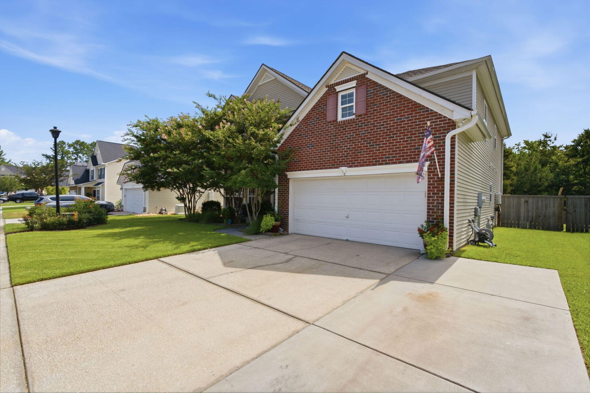 128 Charlesfort Way Photo 7