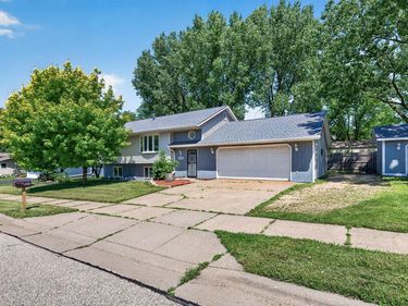 2709 Holloway Avenue E, North Saint Paul, MN 55109