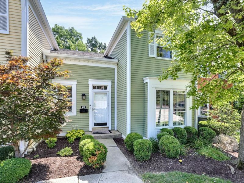 20 N Applewood Court, Fairfield, OH 45014 Photo 2