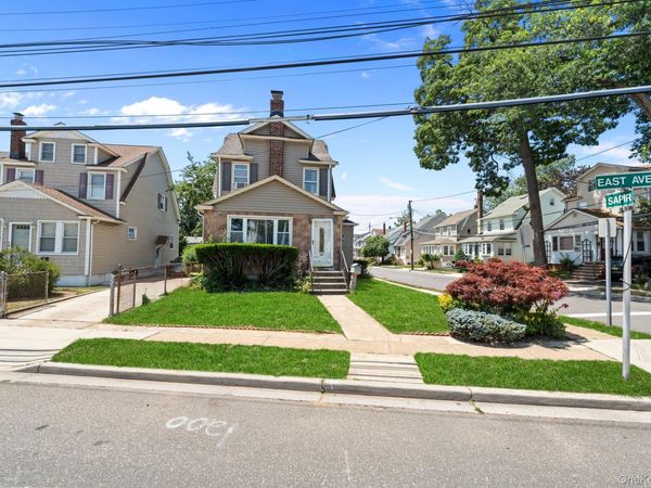 40 East Avenue , Valley Stream, NY 11580
