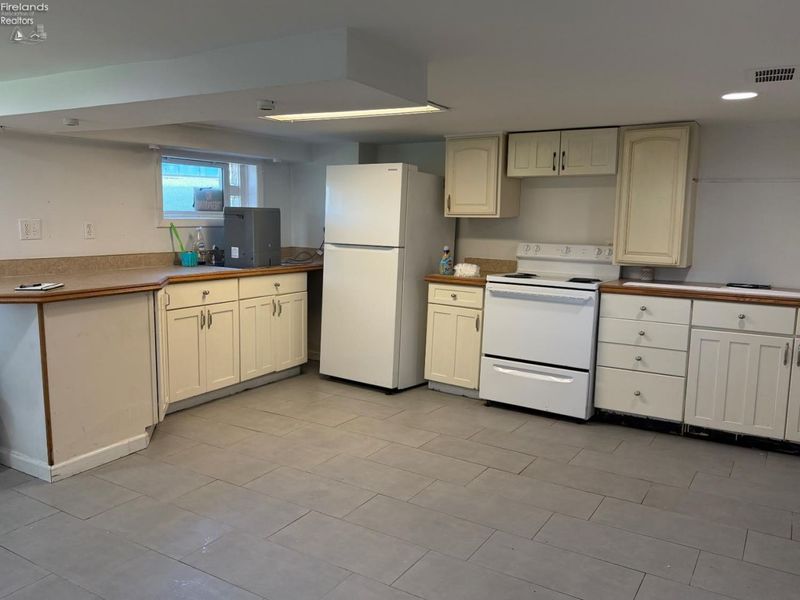 2406 W Monroe Street, Sandusky, OH 44870 Photo 18
