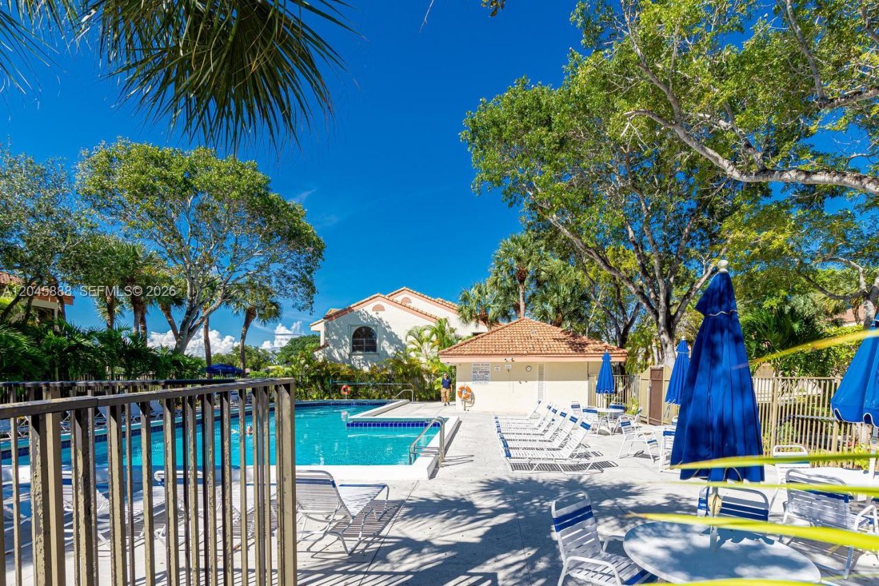 3345 Emerald Oaks Dr, Unit 106, Hollywood, FL 33021 Photo