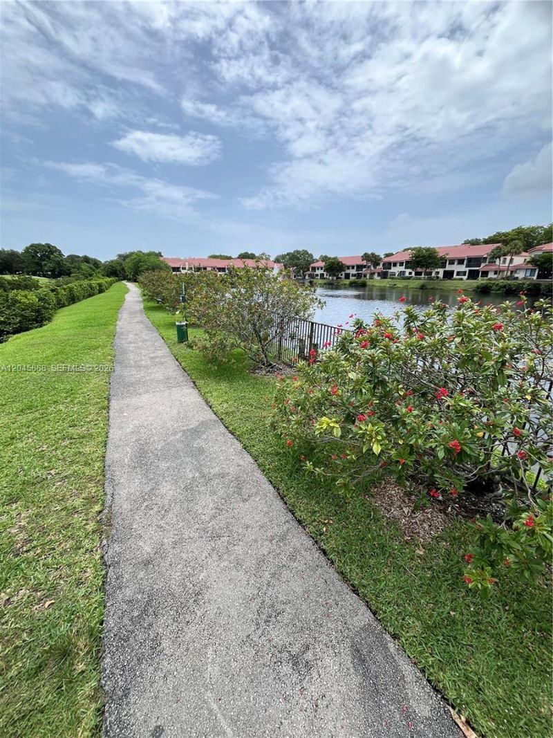 3345 Emerald Oaks Dr, Unit 106, Hollywood, FL 33021 Photo