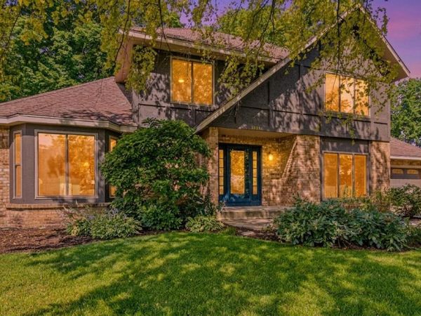 8994 Preserve Boulevard, Eden Prairie, MN 55347