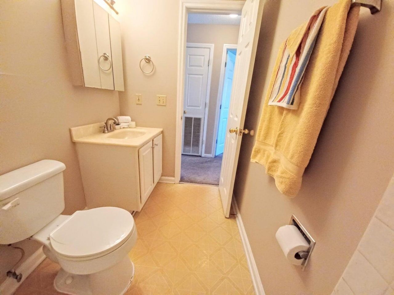 108 Pinewood Street Photo 11