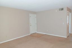 108 Pinewood Street photo 4