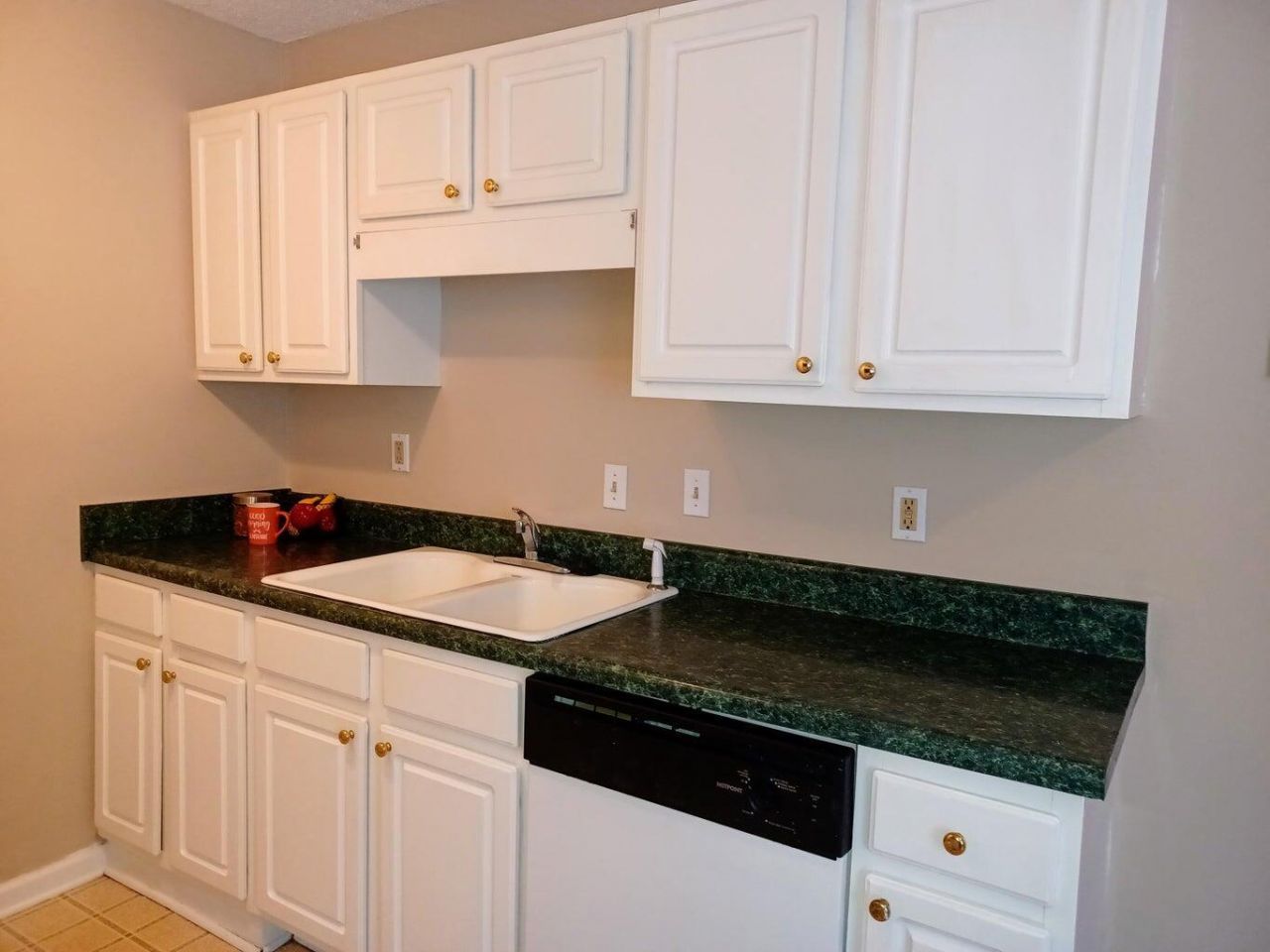 108 Pinewood Street Photo 6
