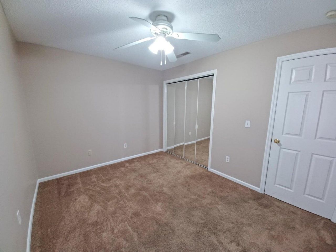 108 Pinewood Street Photo 7