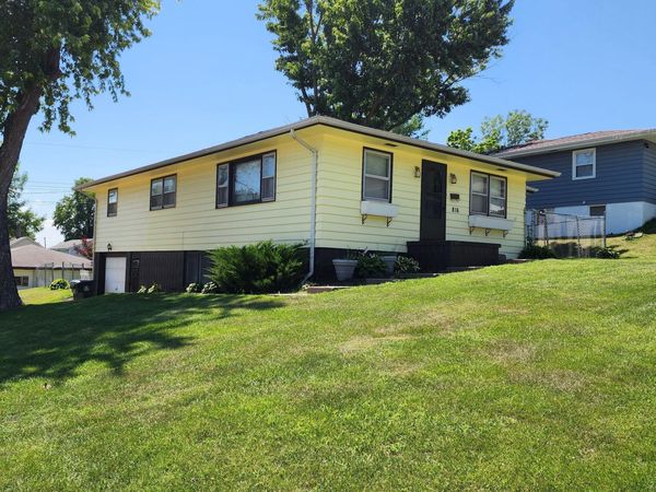 816 E 10TH, Muscatine, IA 52761