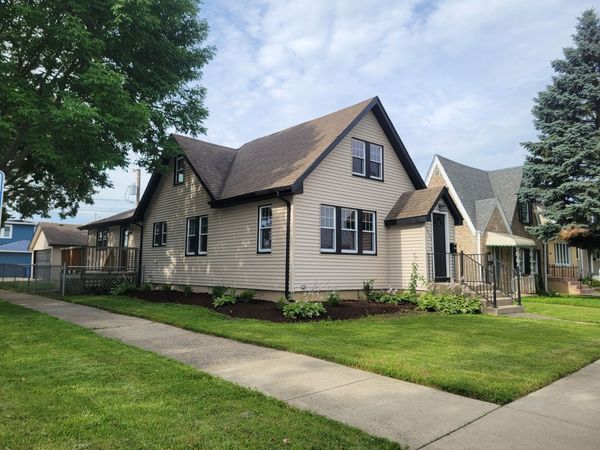 7501 W Winnemac Avenue , Harwood Heights, IL 60706