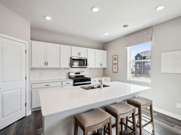 2037 Aquarius Drive, Shakopee, MN 55379