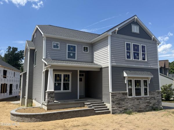 17 Chloes Way, Saratoga Springs, NY 12866