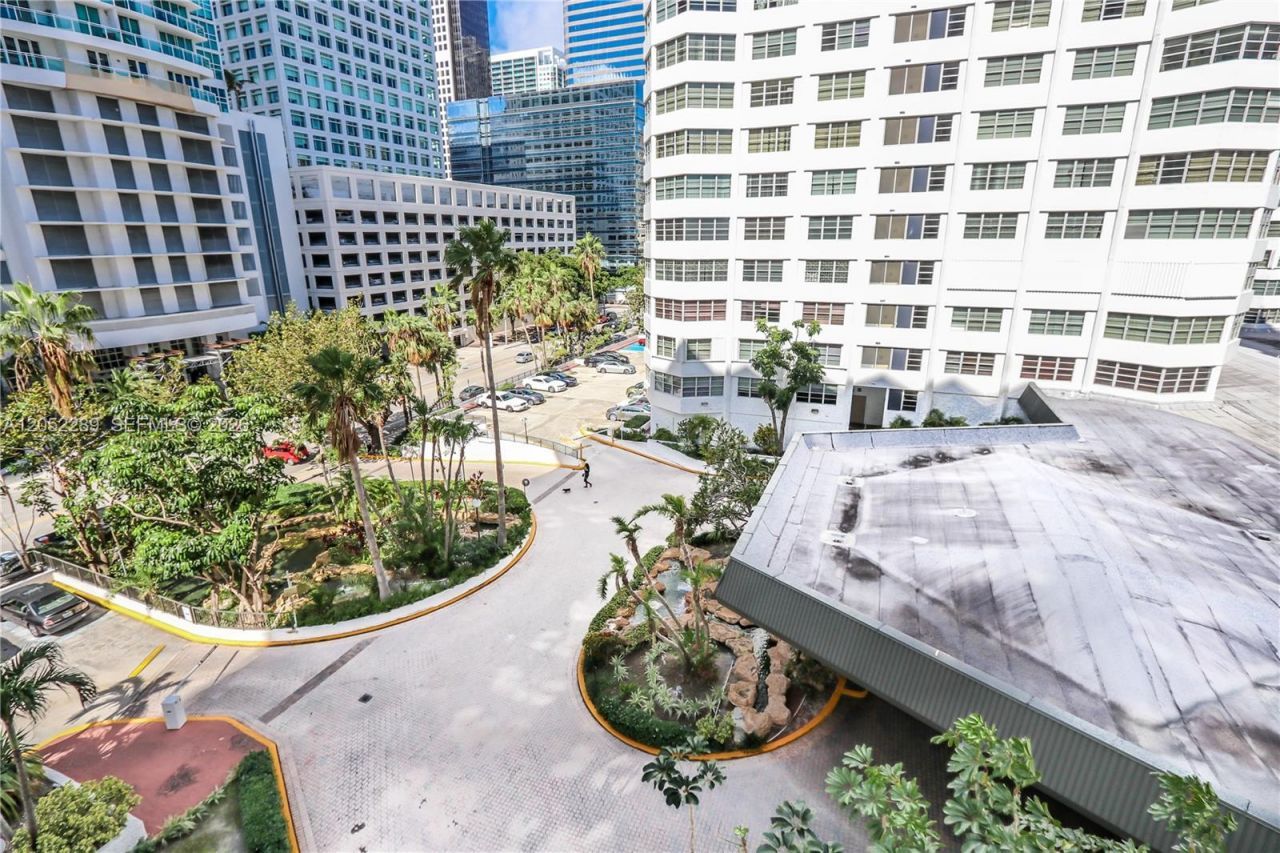 825 Brickell Bay Dr , Unit 350, Miami, FL 33131 Photo
