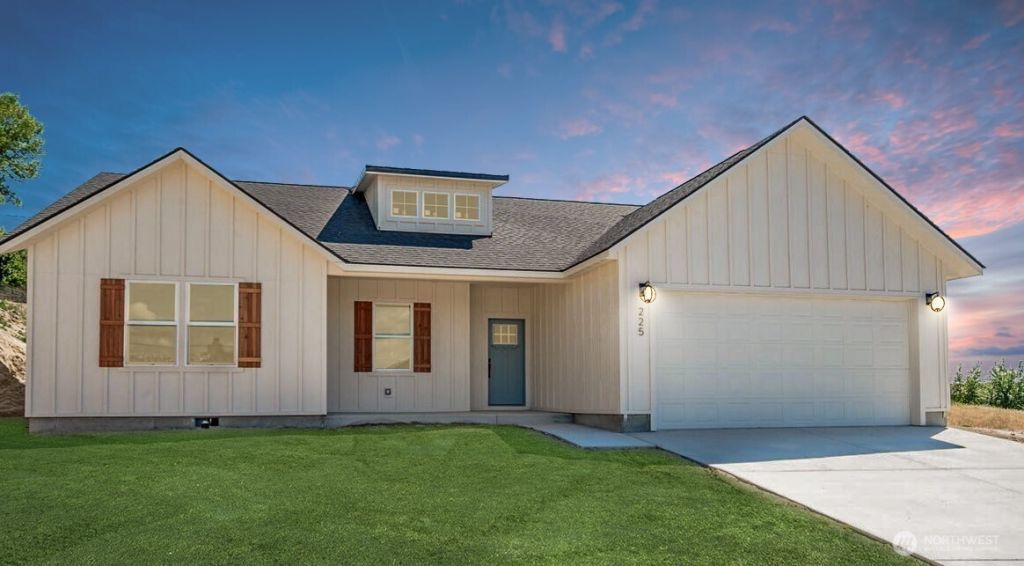 225 W Linden Avenue, Moses Lake, WA 98837 Main Photo