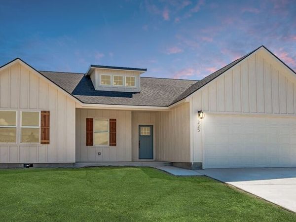 225 W Linden Avenue, Moses Lake, WA 98837