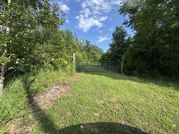 1757 Linden Hwy , Hohenwald, TN 38462