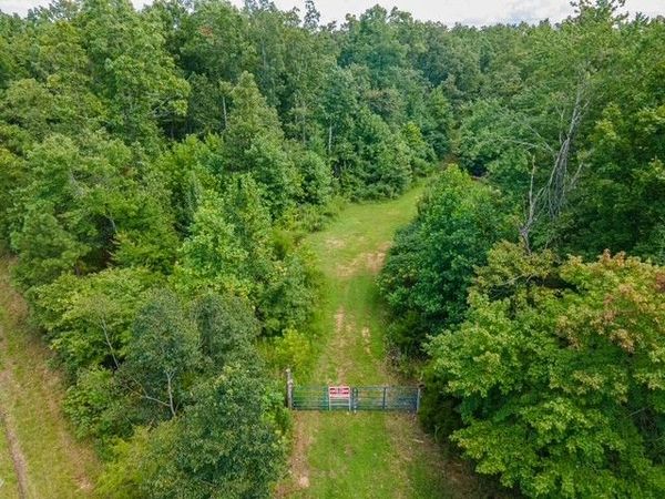 1757 Linden Hwy , Hohenwald, TN 38462