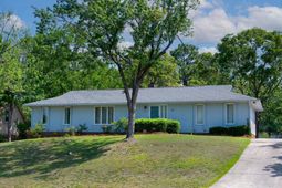 216 Olde Springs Road photo 4