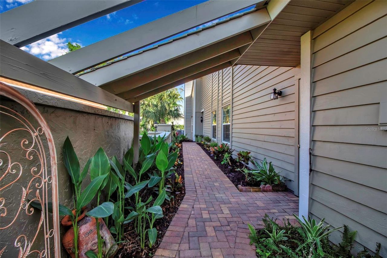 3410 Avenida Madera, Unit B, Bradenton, FL 34210 Photo