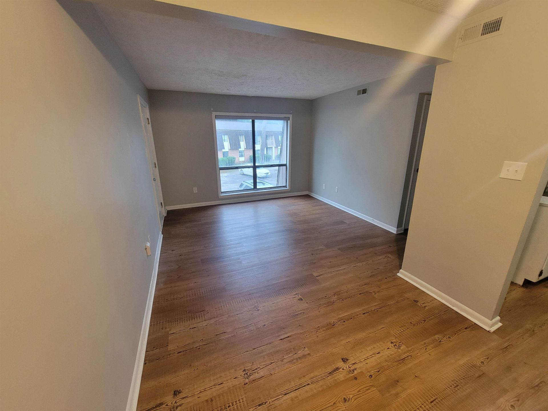 615 Carter Ln. Photo 5