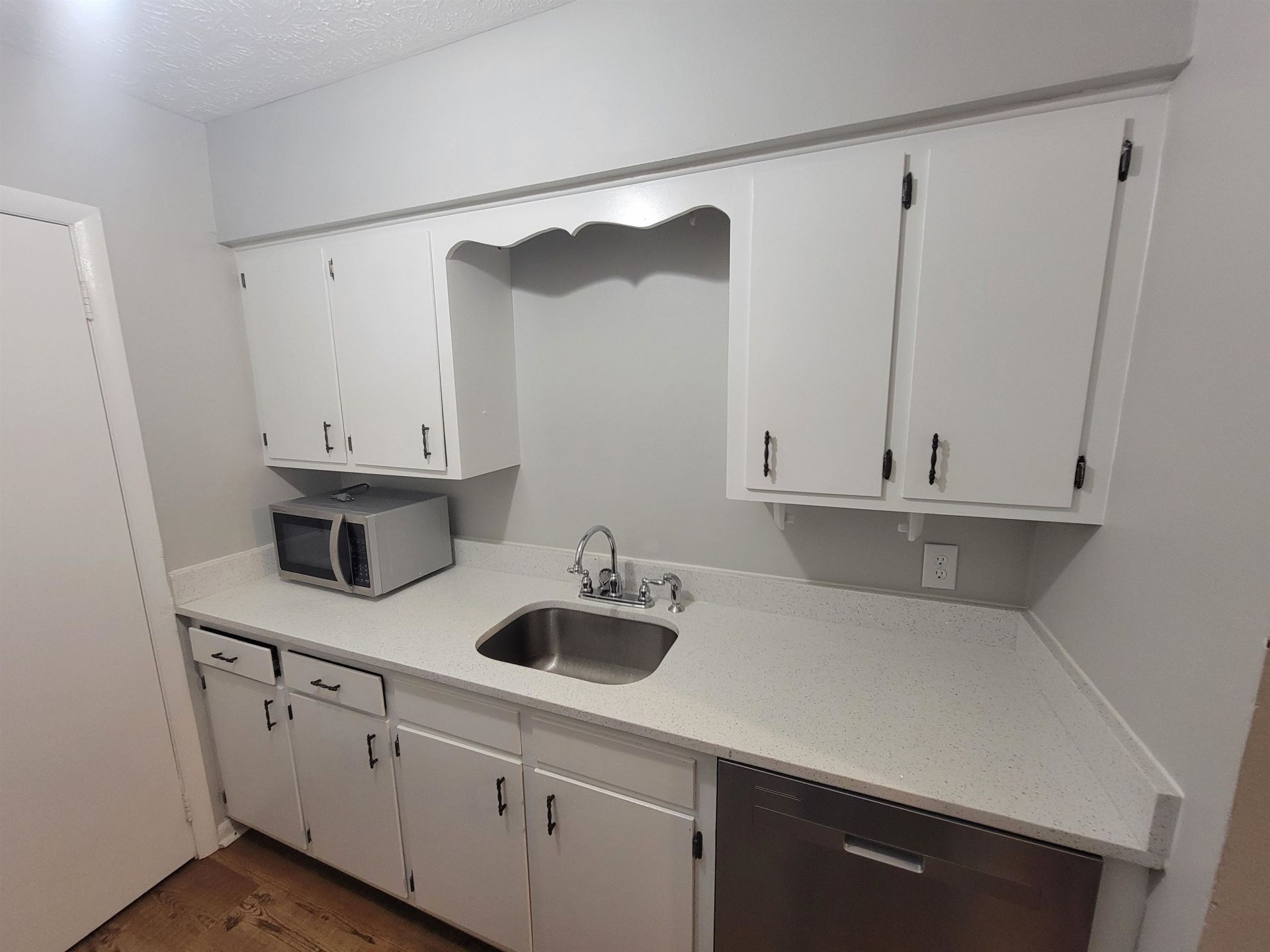 615 Carter Ln. Photo 7