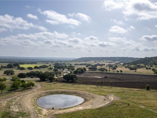 102 Fm-1047, Evant, TX 76880